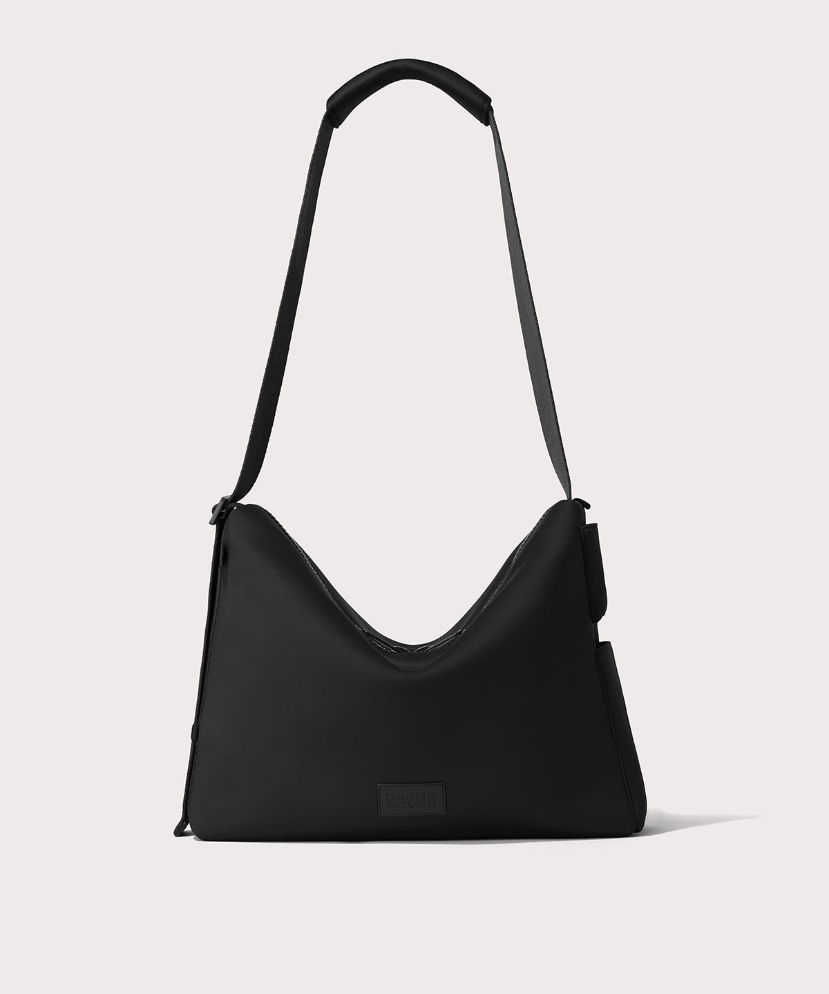 Large Shoulder bag in a black seen from the front view.